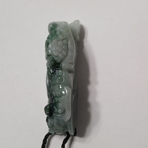 Jade lucky coin lion carving - Picture 3 of 4